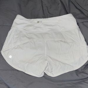 Lululemon white speed-up lined shorts 4”